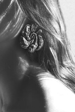 LES BOUCLES D'OREILLES FUCHSIA